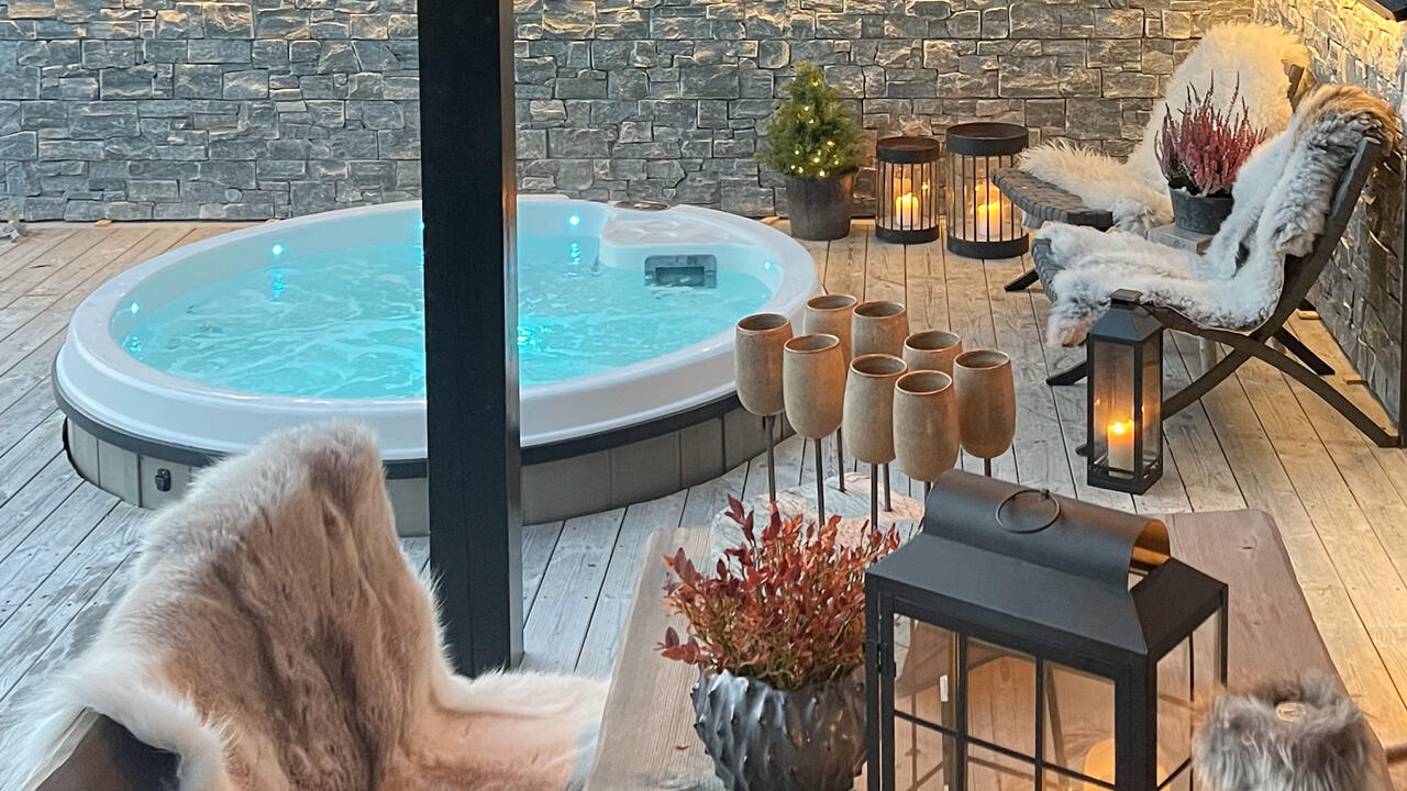 Hyttedrømmen som  har blitt et fristed for hyggelige stunder med familie og venner.